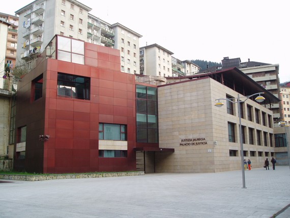 Eibarko epaitegian lehen aldiz agerraldia euskara hutsez