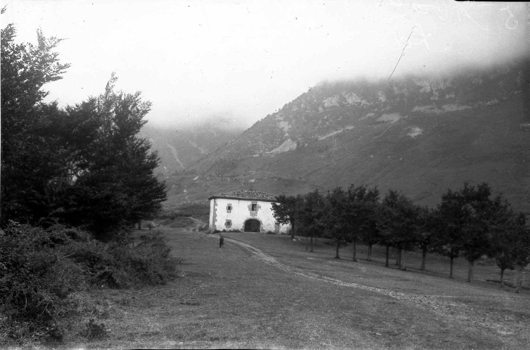 Larraitzko baseliza