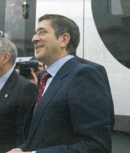 Patxi Lopezen atzean nor dago?