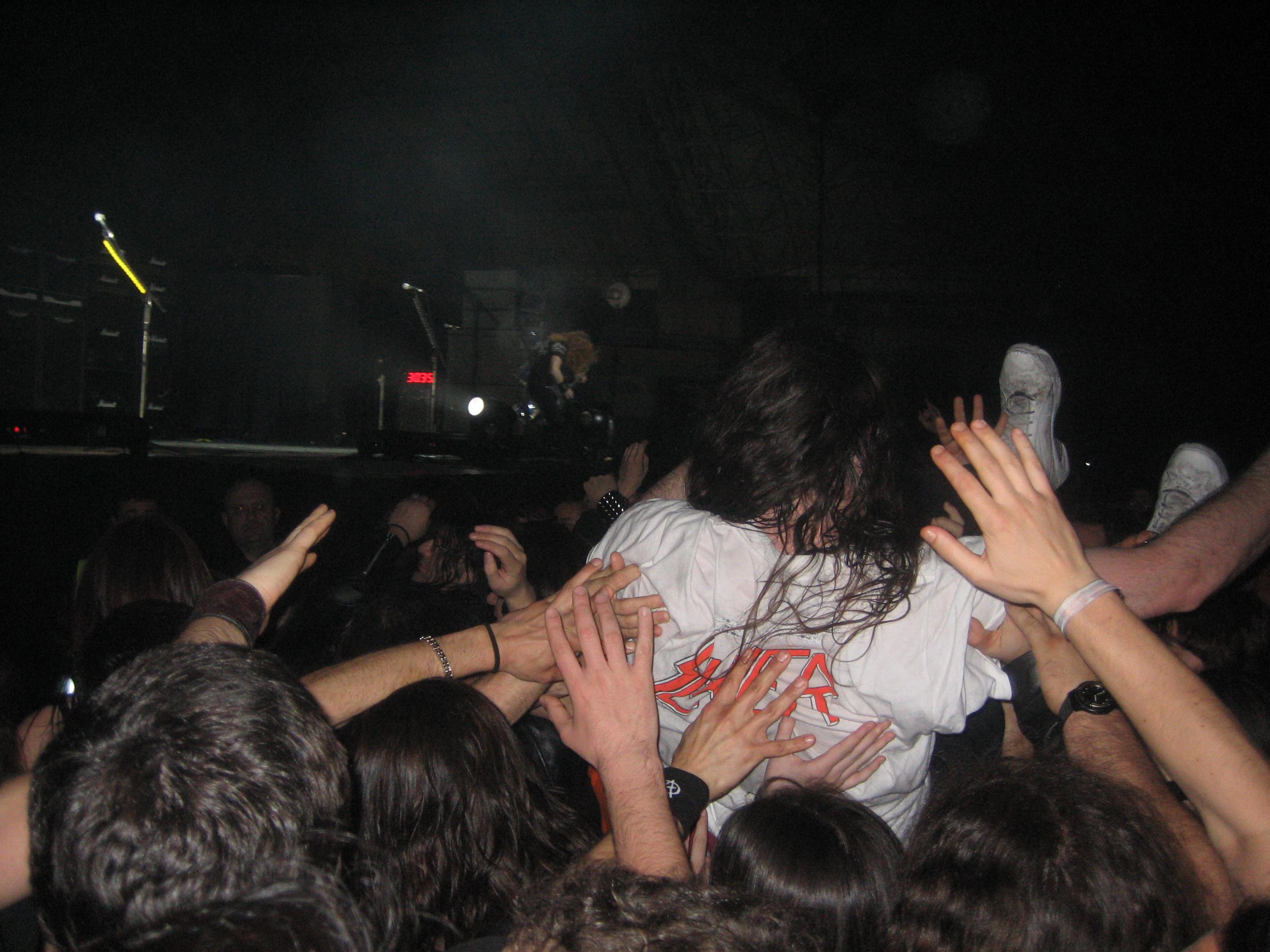 Mosh egiten Megadethen saioan.