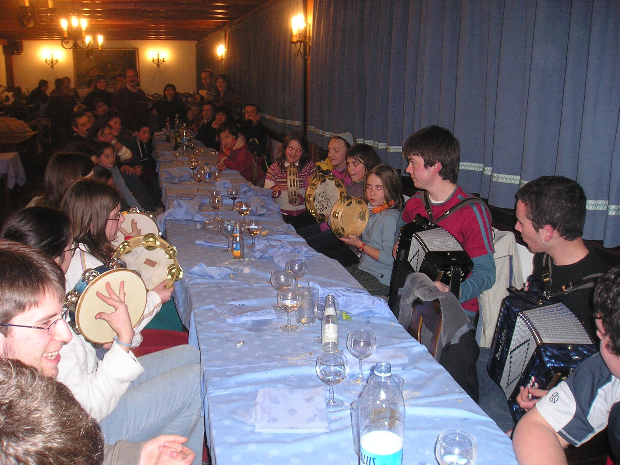 2005, trikiti eskolako afaria