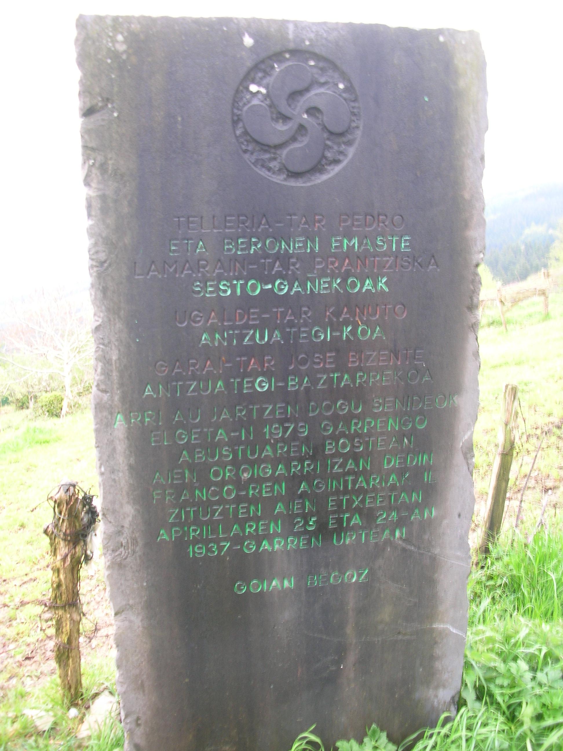 Elgeta, gerrako oroimenezko monolitoa