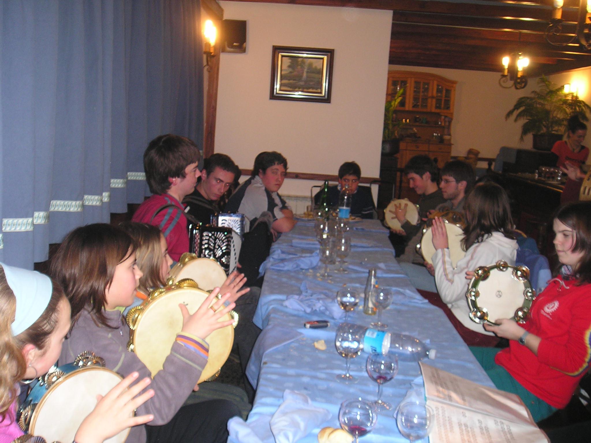 2005. trikiti eskolako afaria