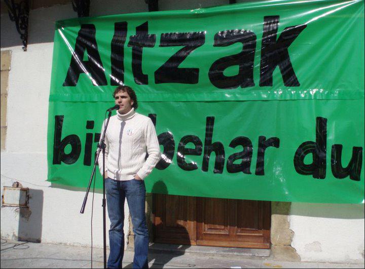 Altza herriari kantuan