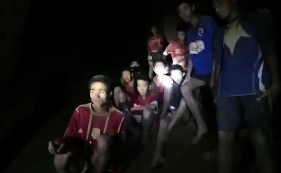 Tham Luang leizeko mutilen erreskateak luze jo dezake