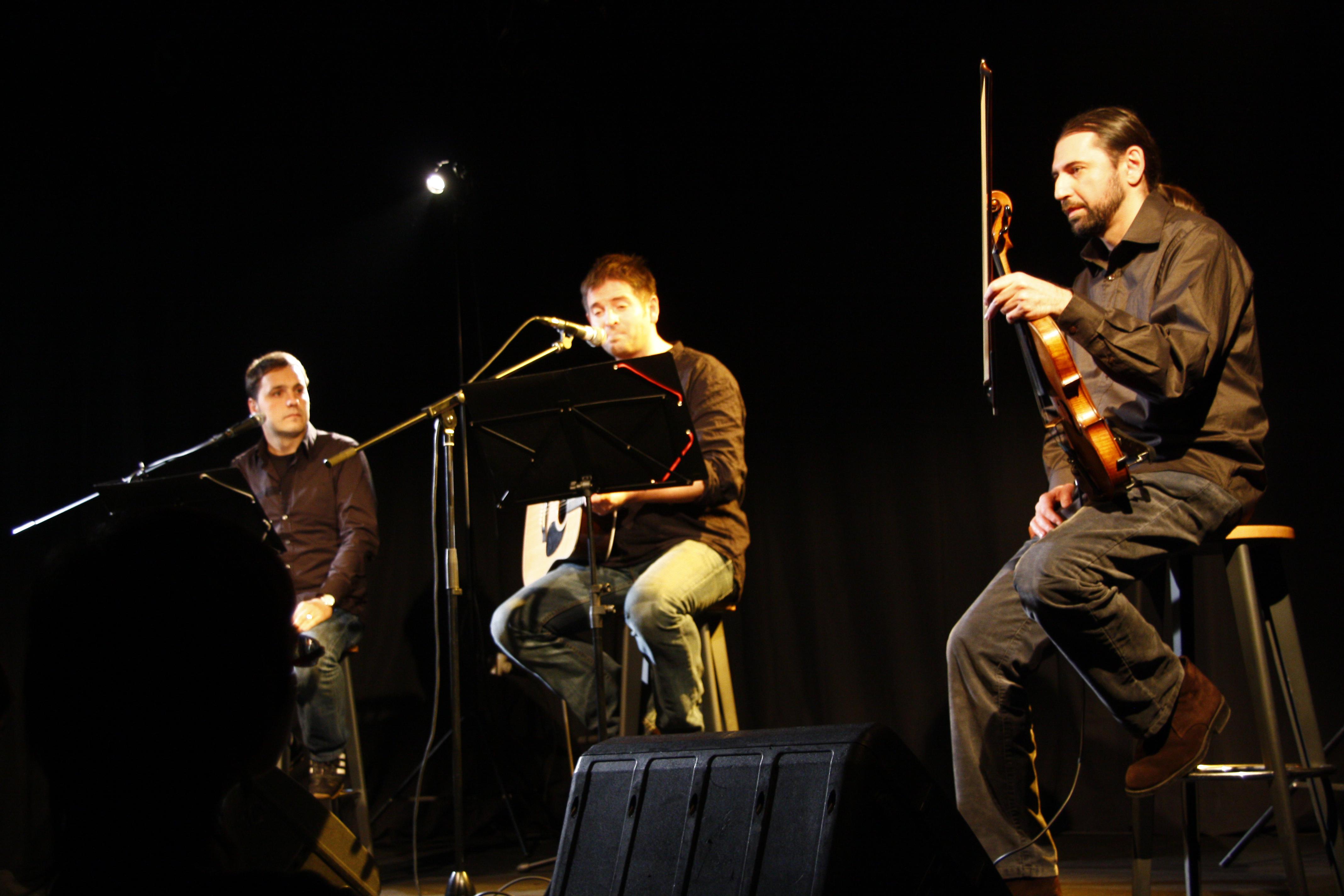Kirmen, Mikel eta Nika.