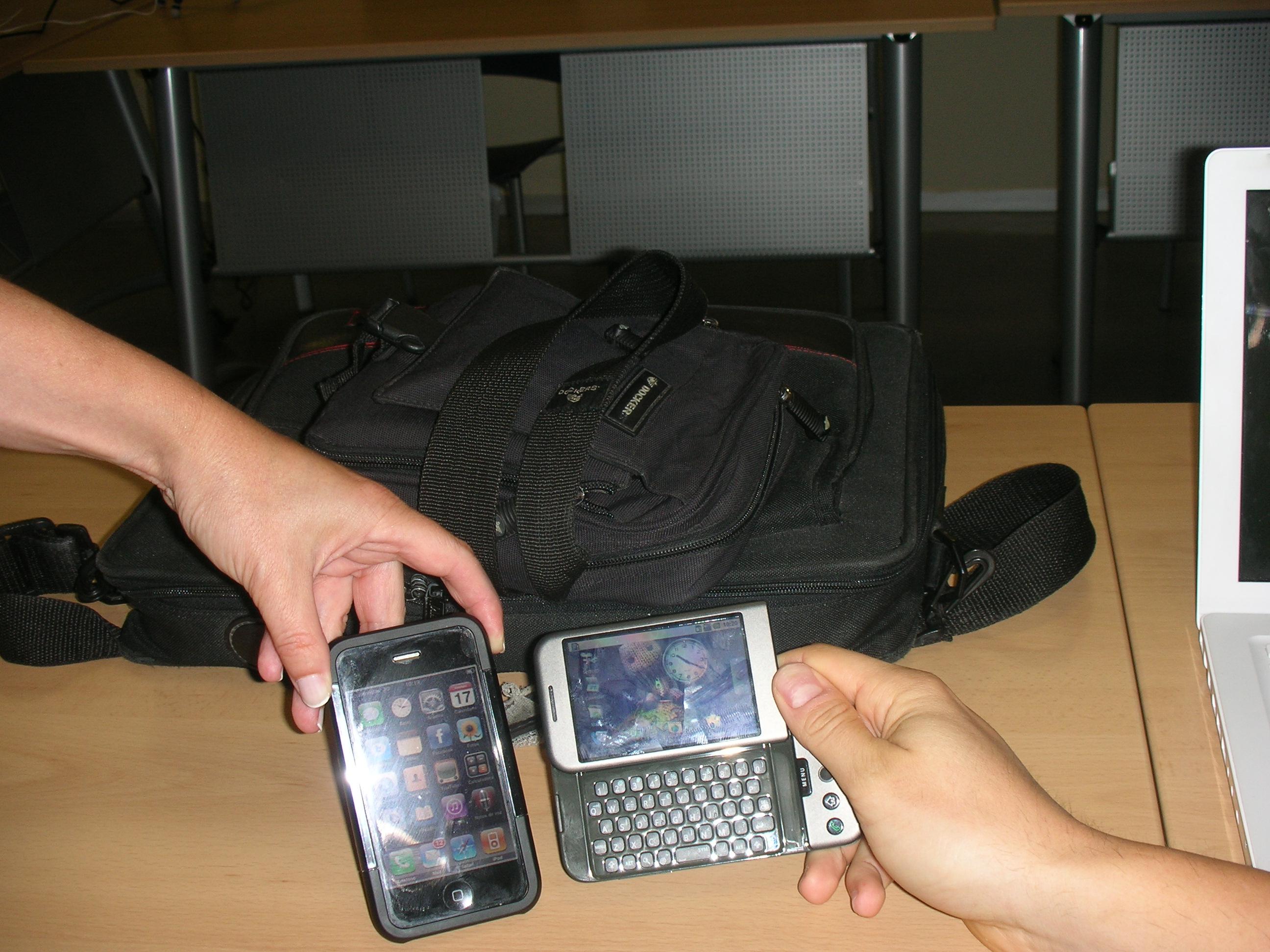 Iphone bat eta HTC Android