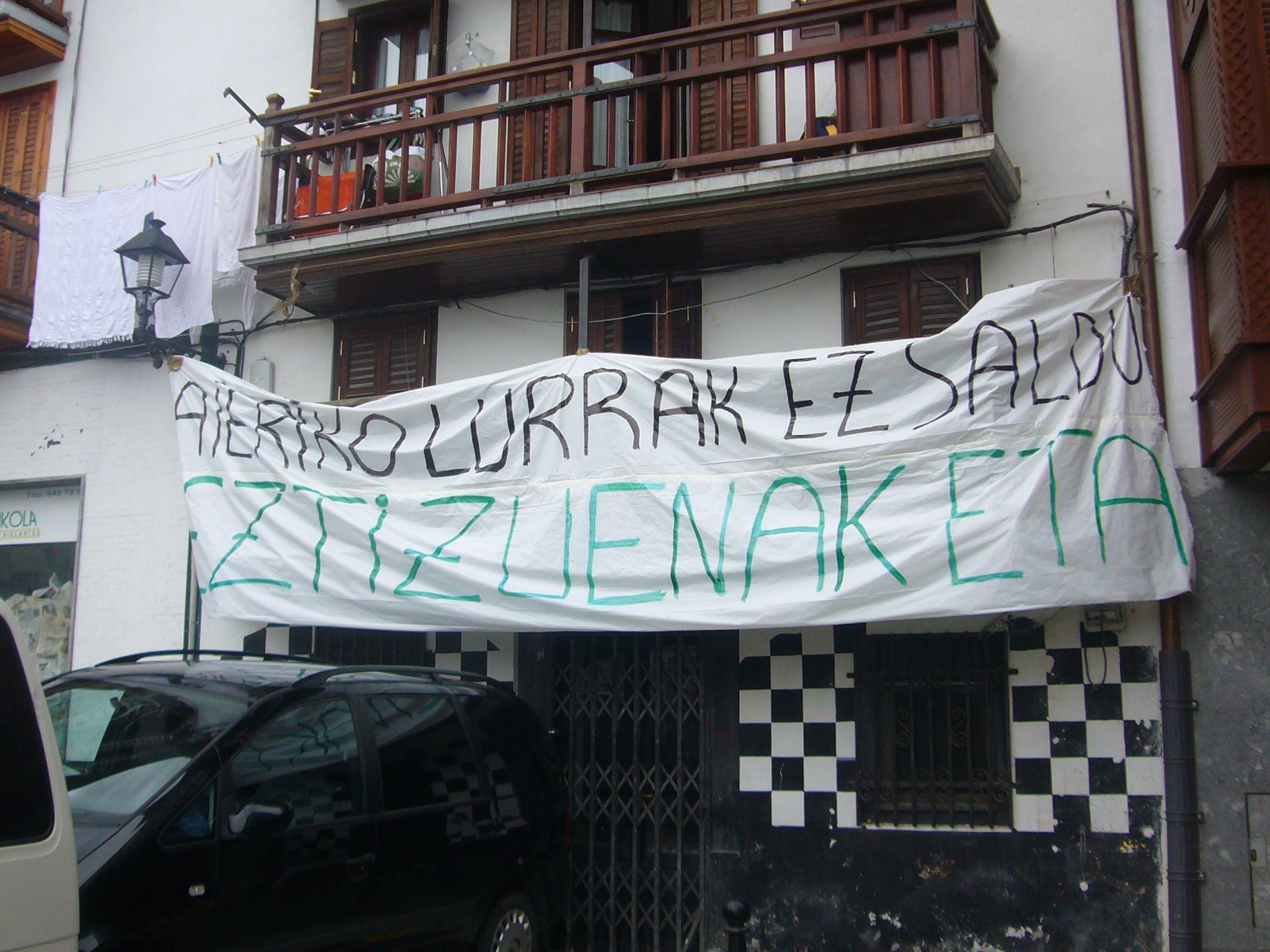 Alleriko lurrak ez saldu!