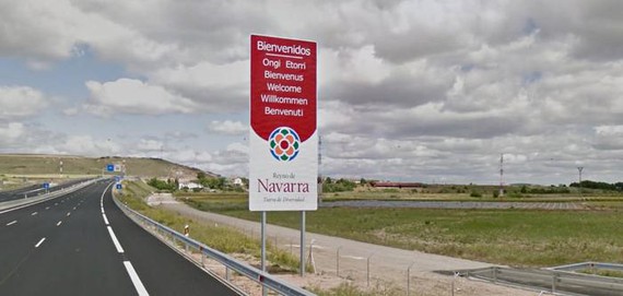Nafarroako errepideetako ongietorri-seinaleak elebidunak izanen dira