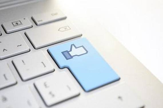 Zergatik sustatzen dute erakunde publikoek Facebook-eko marketina?