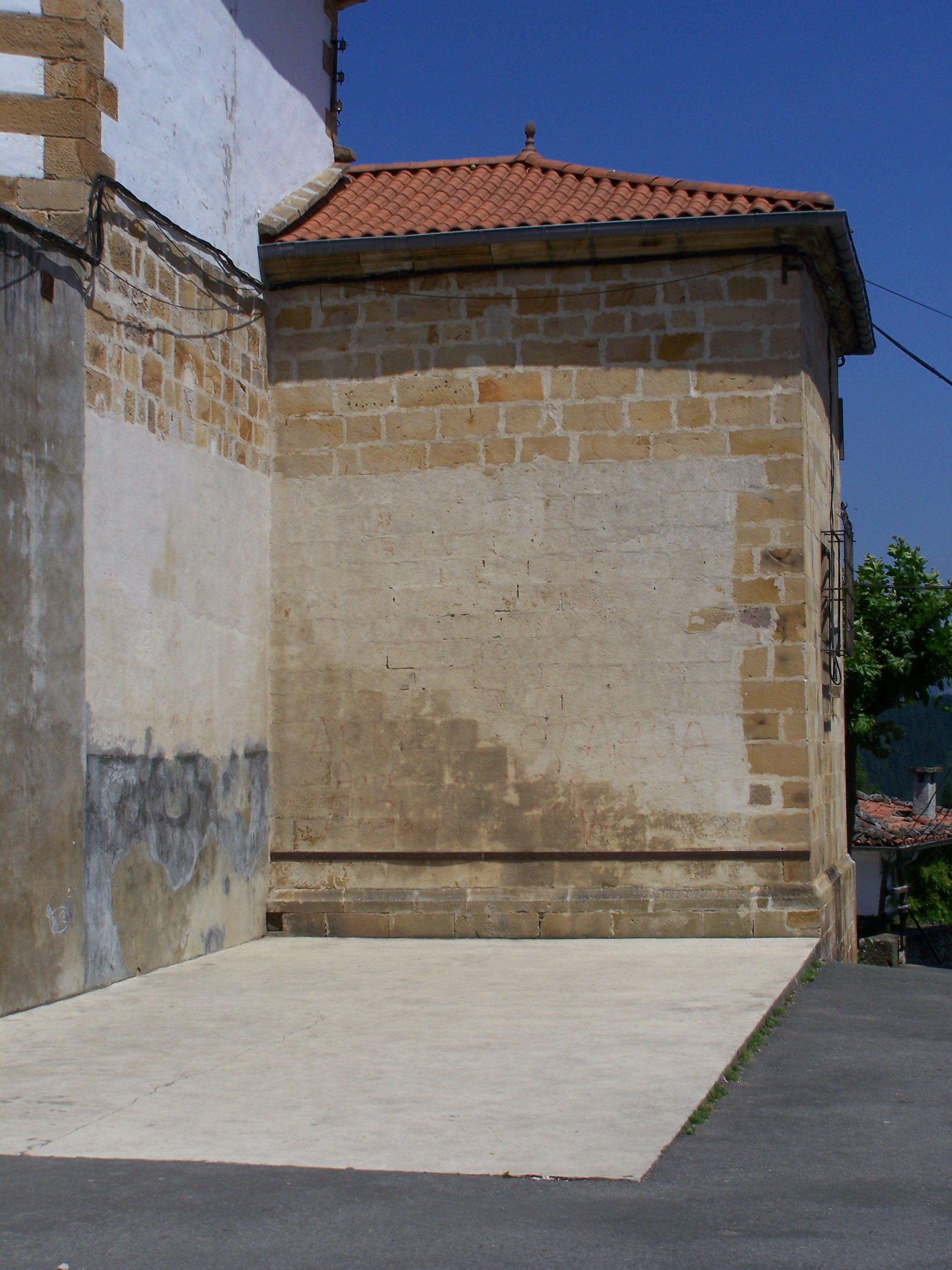 Zeraingo eliza atzeko frontoia