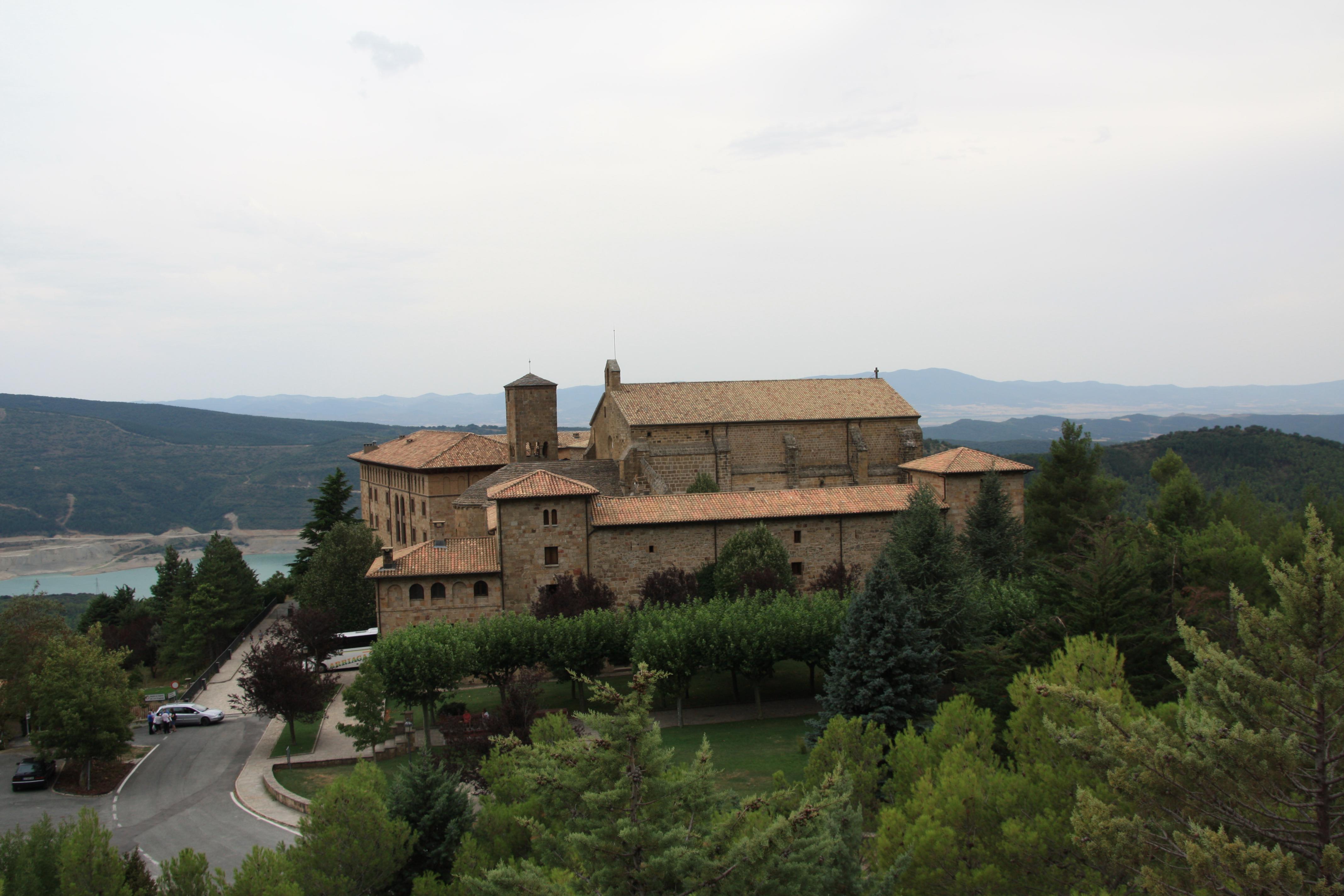 Leireko monastegia.