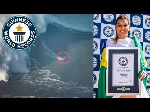 Munduko errekorra: 20,72 metroko olatua surfeatu zuen Maya Gabeira surflariak