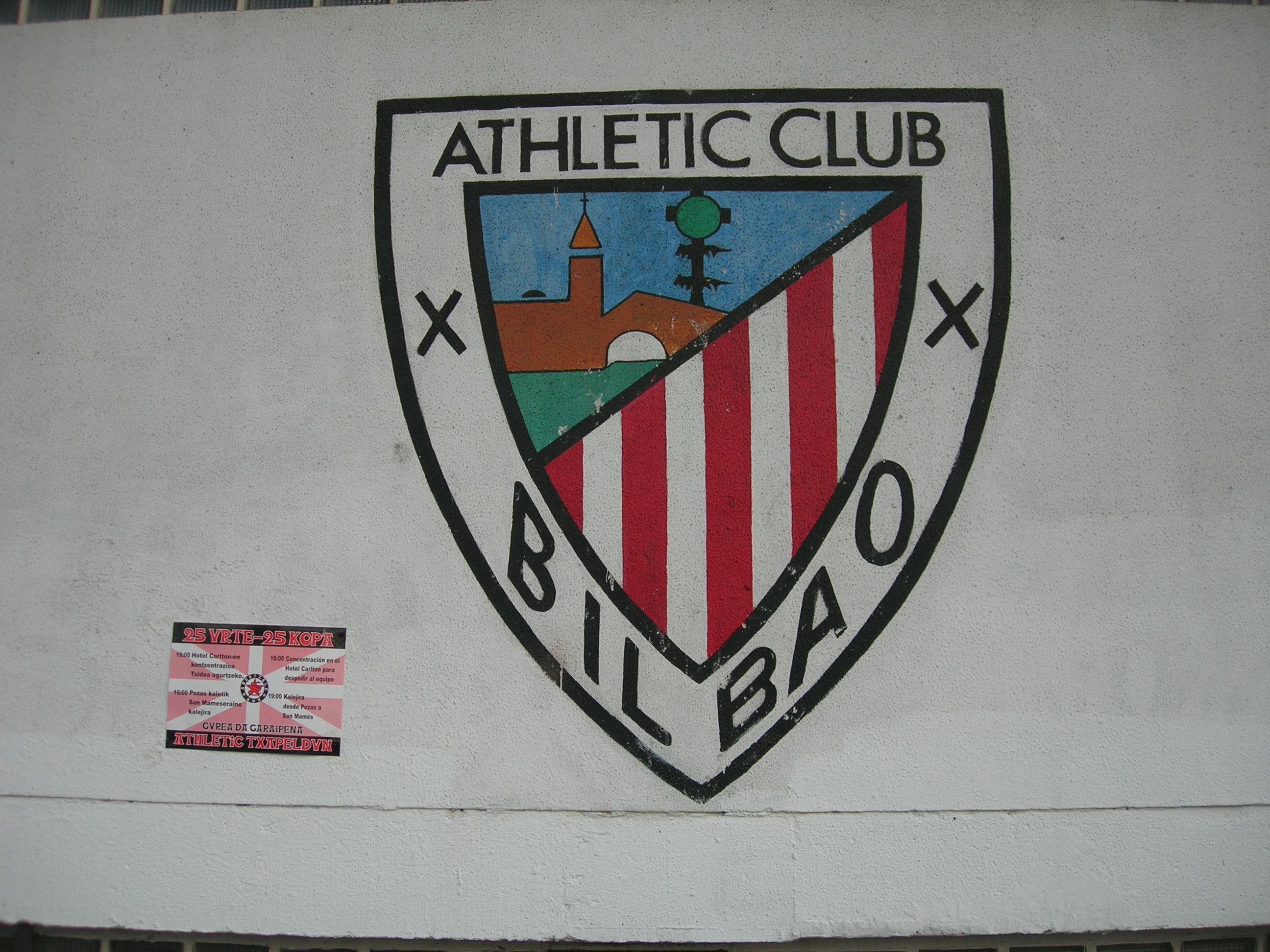 Athletic-en armarria San Mames-eko paretan