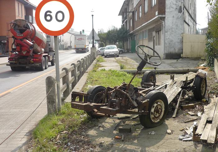 Auto abandonatua Abadiñon