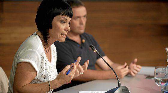 Maddalen Iriarte, Arnaldo Otegirekin batera, EH Bilduren Gipuzkoako zerrendaburu