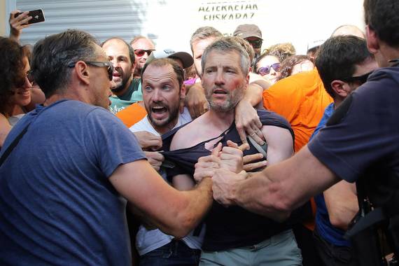 Azterketak euskaraz egiteko eskubidea defendatzen dutenen aurka oldartu da frantses Polizia