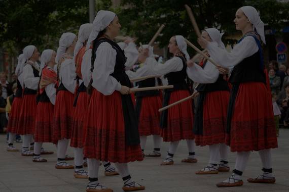 Euskal kulturari buruzko doako online ikastaroak: dantzak, musika klasikoa, kastellogia, euskal zinema
