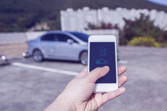 Autoa mugikor bidez ireki eta arrankatzeko bidean; lehen estandarrak ezarri ditu Car Connectivity Consortiumek