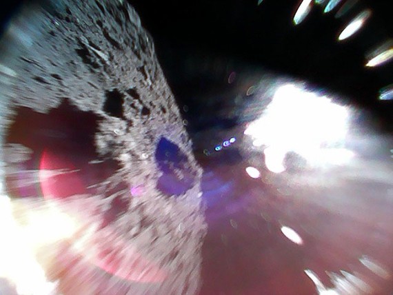 Japoniarren bi 'rover' iritsi dira Ryugu asteroidera