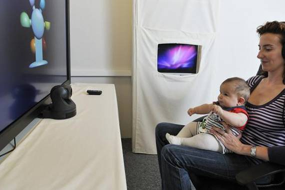 Haurtxoen hizkuntzaren garapena ikertzeko boluntarioak behar dituzte BabyLab-en, Donostian