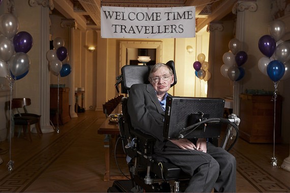 Stephen #Hawking fisikaria hil da bart 76 urterekin