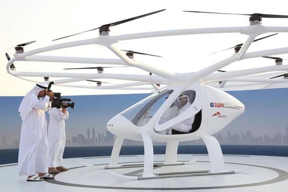Taxi hegalari eta autonomoak hasi dira testeatzen Dubain