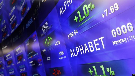 Google da munduko enpresarik aberatsena, uztailean Apple gainditu ondoren