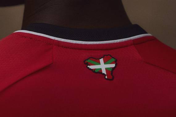 Euskal Herria osoa erakusten duen Athleticen elastikoa eta IFAB araudiaren arazoa