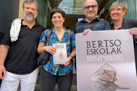 Bertso eskolak, ingelesez azalduak liburu berri batean