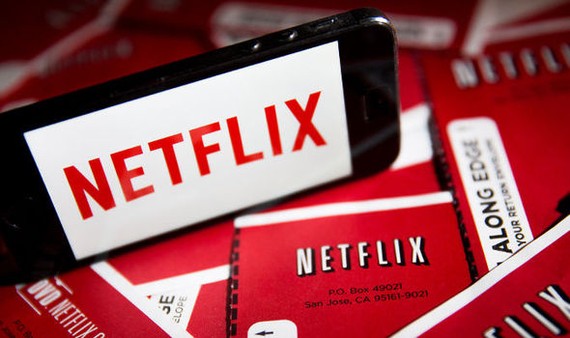 Netflixek iruzkin guztiak kendu ditu bere webgunetik, eta #datsegit botoia bakarrik utzi du
