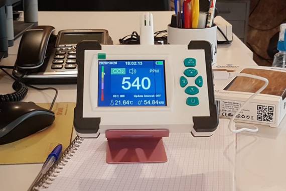 CO2 neurgailuak, espazio itxiak egoki aireztatzen ote ditugun baieztatzeko