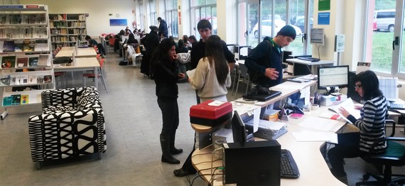 Bibliotekaria eta matematika irakaslea kontratatu nahi ditu Mondragon Unibertsitateak