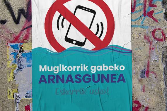 EAEko 2. hezkuntzako ikastetxeetan mugikorrak debekatzeko eskatu du Altxa Burua taldeak