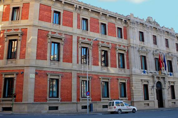 Euskararen Legea eta Nafarroako Administrazioetako Langileen Estatutua aldatzeko eskaerak Nafarroako Parlamentuan