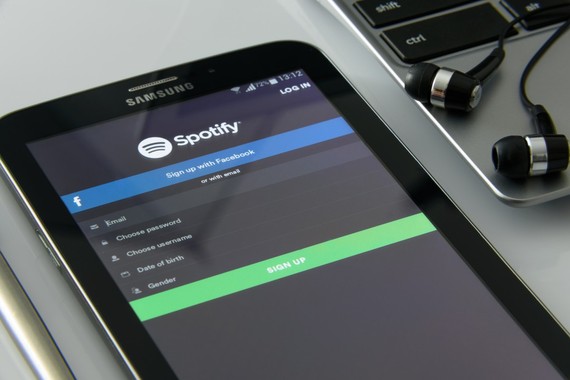 Spotify-ren ordainpeko harpidedunak 100 milioira iritsi dira
