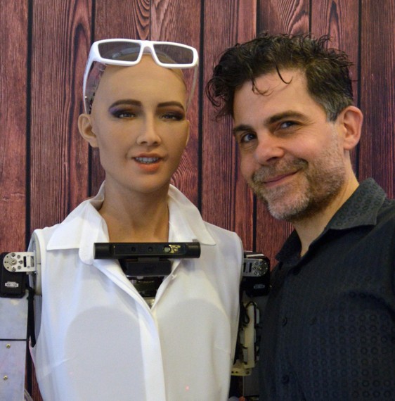 Sophia robot humanoidea Iruñean ikusteko aukera, munduko robotik aurreratuena ei dena