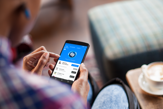 Applek Shazam aplikazioa erosi du 400 milioi dolar ordainduz