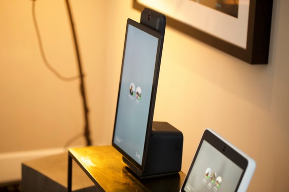 Facebook-en lehen hardware produktua, Portal, bideo-telefono bat da