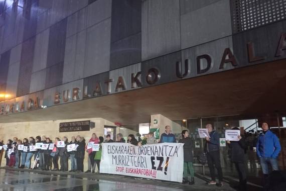 Euskarafobiaren aurka, Burlatan