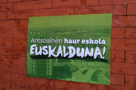 Antsoainen euskarazko haur eskolarik ez dagoela jakinarazi die Antsoaingo Udalak gurasoei