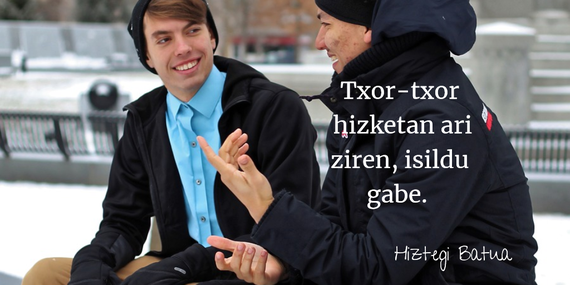 Txor-txor aritu hizketan, isildu gabe
