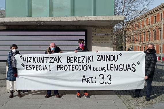 Konstituzioaren Plaza, ele bitan