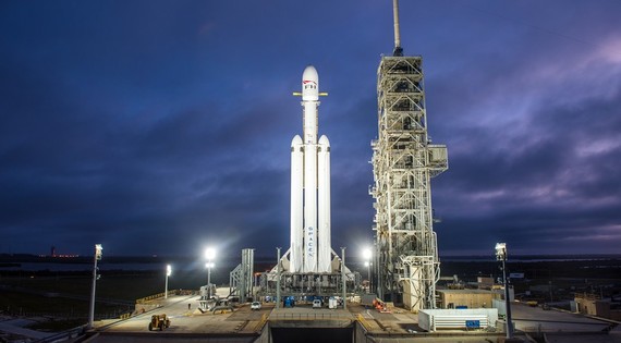 Falcon Heavy SpaceX espaziontziaren ordua iritsi da, une historikoa omen